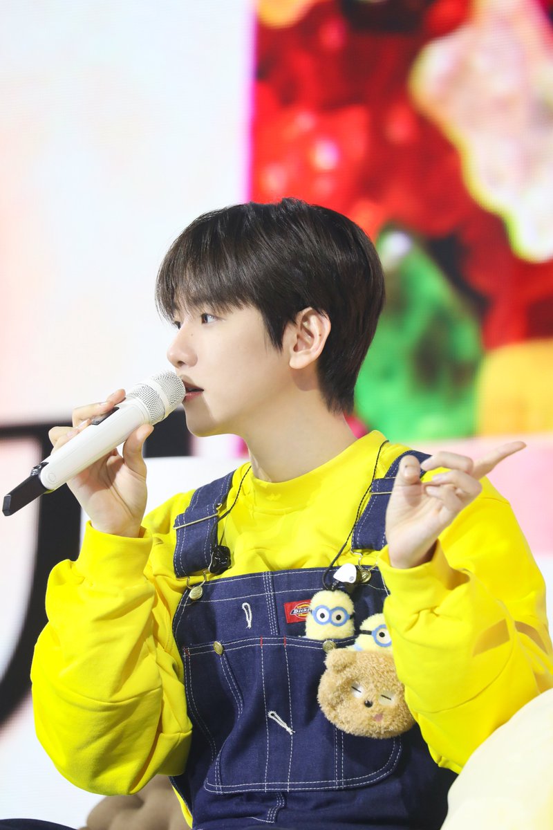 BAEKHYUN_INB100's tweet photo. 아직 두 발 남았다😉

#백현 #BAEKHYUN #과자파티 #SNACK_PARTY https://t.co/HOpof5ViXq