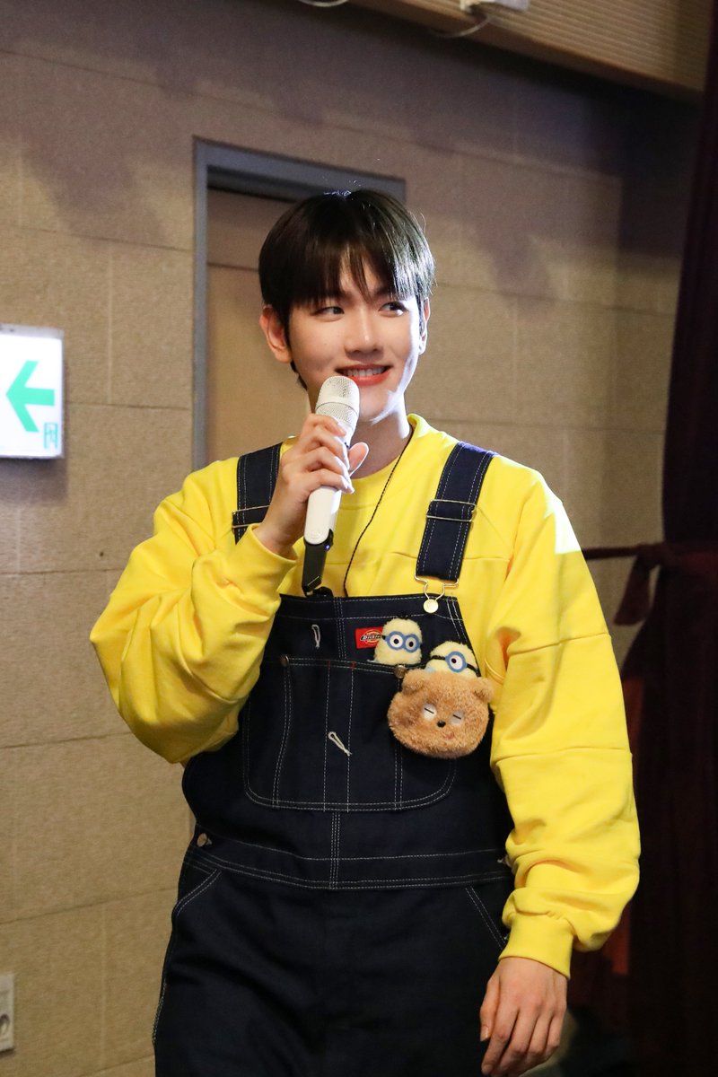 BAEKHYUN_INB100's tweet photo. 아직 두 발 남았다😉

#백현 #BAEKHYUN #과자파티 #SNACK_PARTY https://t.co/HOpof5ViXq