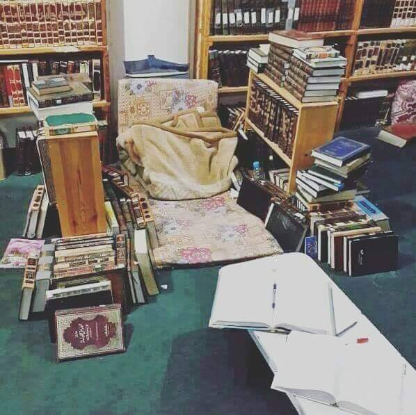 (أقِمْ أمر بيتك أولاً، ثمّ انظر في بيوت الناس)
جملة قالها #عتبة_بن_ربيعة العبشمي لفرعون الأمة #أبو_جهل المخزومي
.
عبارة تصلح لأن تكون قاعدة أساسية في التعامل بين البشر، فلو انشغل كل إنسان بإصلاح نفسه وبيته قبل أن ينبش في بيوت الآخرين لعاش الناس بسلام