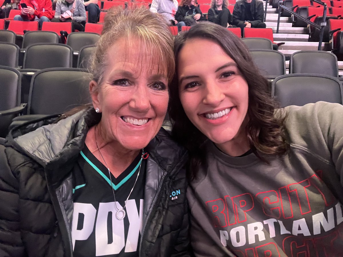 melaniemazer's tweet photo. #ripcity Welcome home Dame!! https://t.co/OFcEm8ukh3