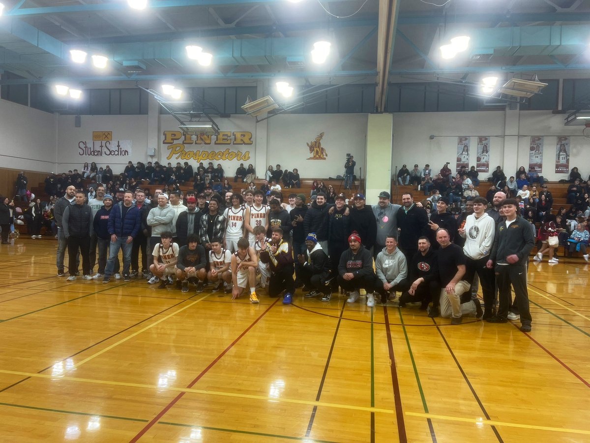 JustGusPD's tweet photo. Very cool scene pregame. Former players of Erickson’s come down to honor their coach. Erickson visibly emotional. #PDPreps https://t.co/KC9eOiXhzG