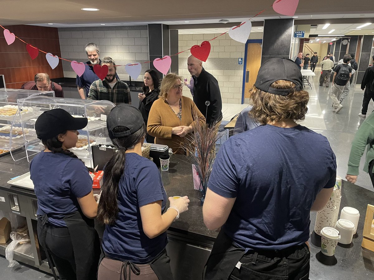 MlleLepa's tweet photo. Another amazing day at Leyden working with our #leydenpride catering students who made 300 desserts for our staff. In just a few days, they mastered Crème brûlée and Financier. I could not be more proud of the work they did. Thank you @aszymczak_fcs for this opportunity! 💛💙🦅 https://t.co/99uuxYmFDQ
