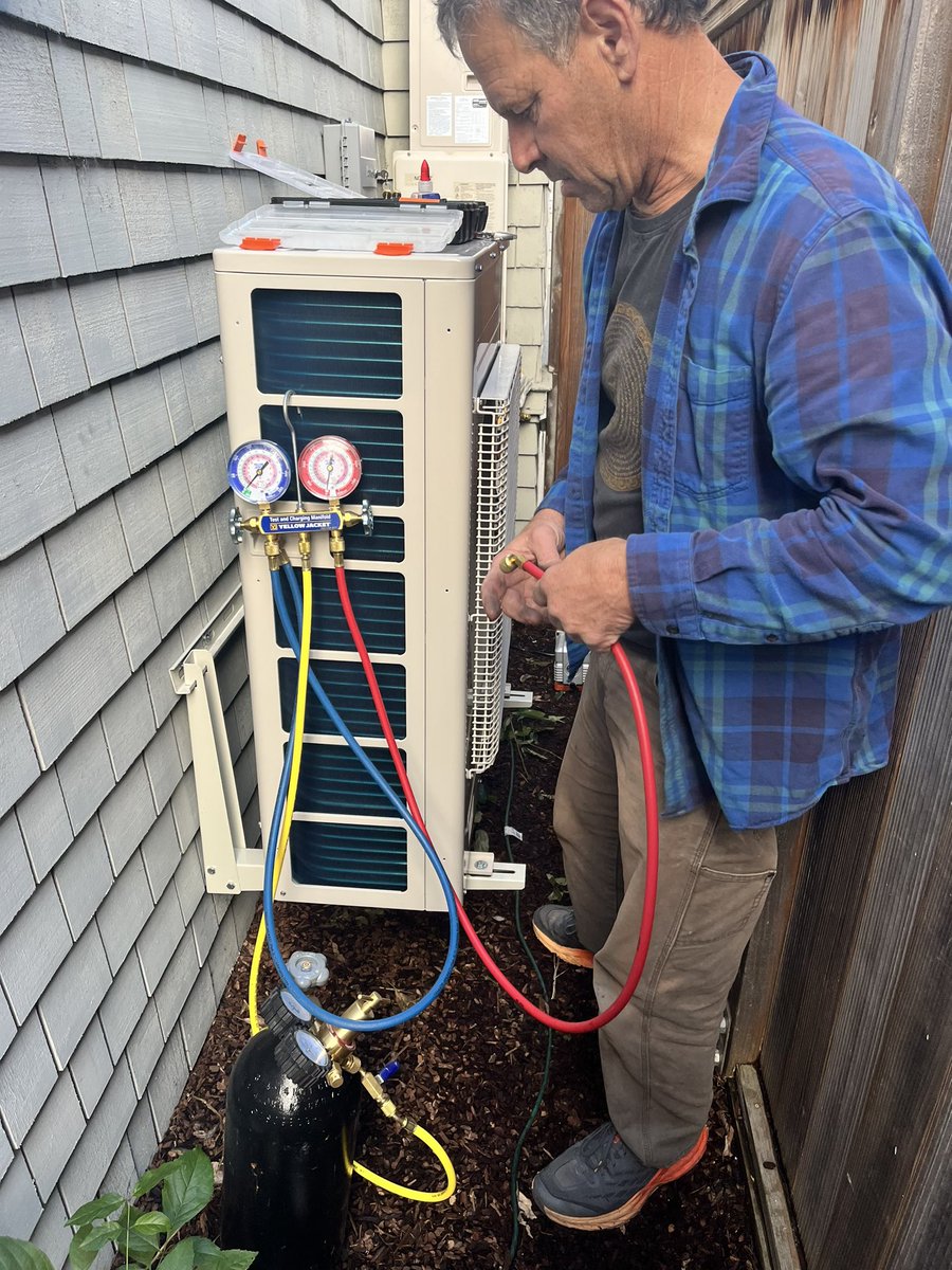 YJHVAC's tweet photo. Last week installation photos #heatpumps #HVAC #californiaelectrification #CleanEnergy https://t.co/RM6ZaRzswW