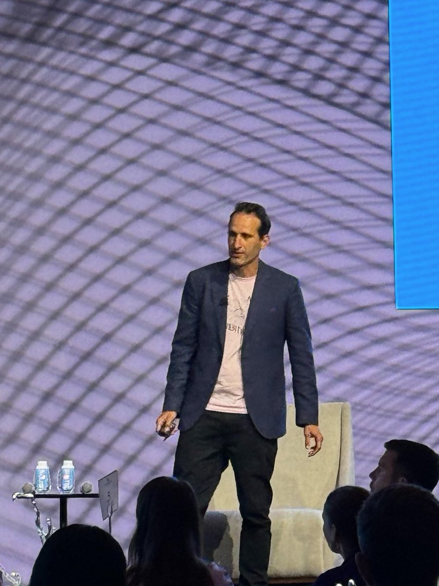 Pleasure to have up on stage <a href="/RtBrnWrkout/">Alex Wadelton</a>,  a creative evangelist &amp; the Co-Founder the Right Brain workout. He's spearheaded impactful initiatives, including 'one pluck one buck', (google it!). #CEOSummit. Check out his new book "How to Drink a Glass of Water"