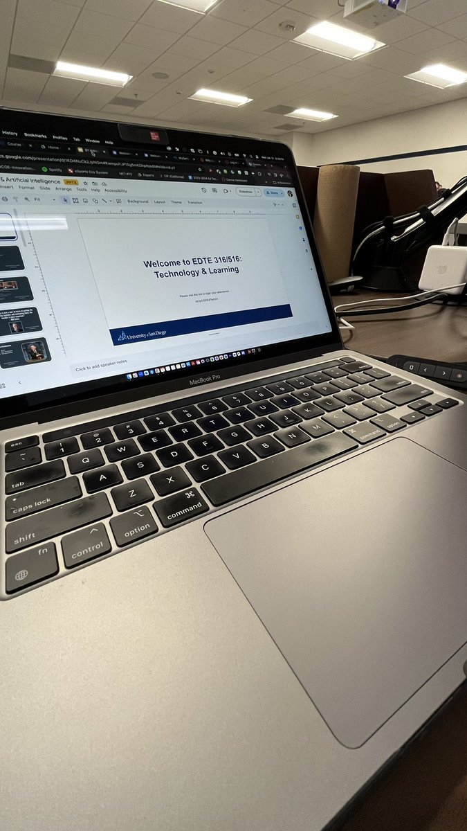 ProfG2013's tweet image. Honored to be able to teach another semester here at @usdsoles #TechnologyAndLearning course. Some amazing students that have a big passion for making change within the educational system and the lives of students.