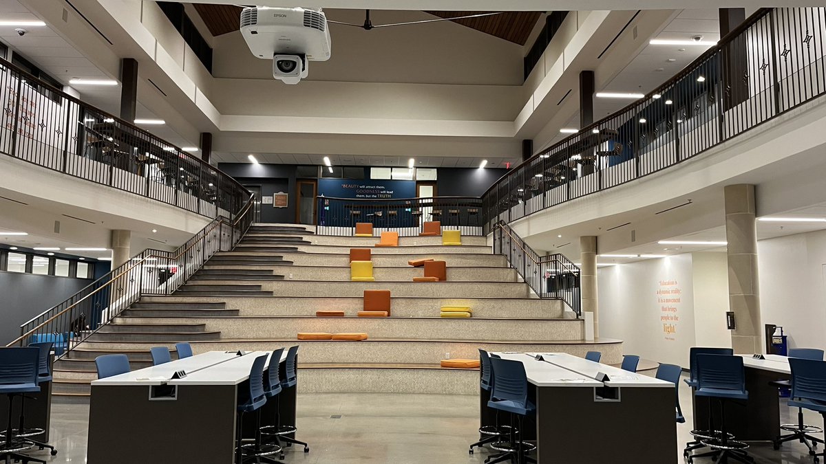 ProfG2013's tweet image. Honored to be able to teach another semester here at @usdsoles #TechnologyAndLearning course. Some amazing students that have a big passion for making change within the educational system and the lives of students.