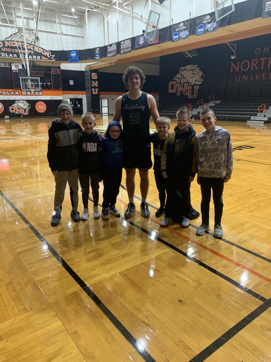 One of Botkins finest young men with some future ball players. Thanks Carter for taking the time to chat with them. #BotkinsProud