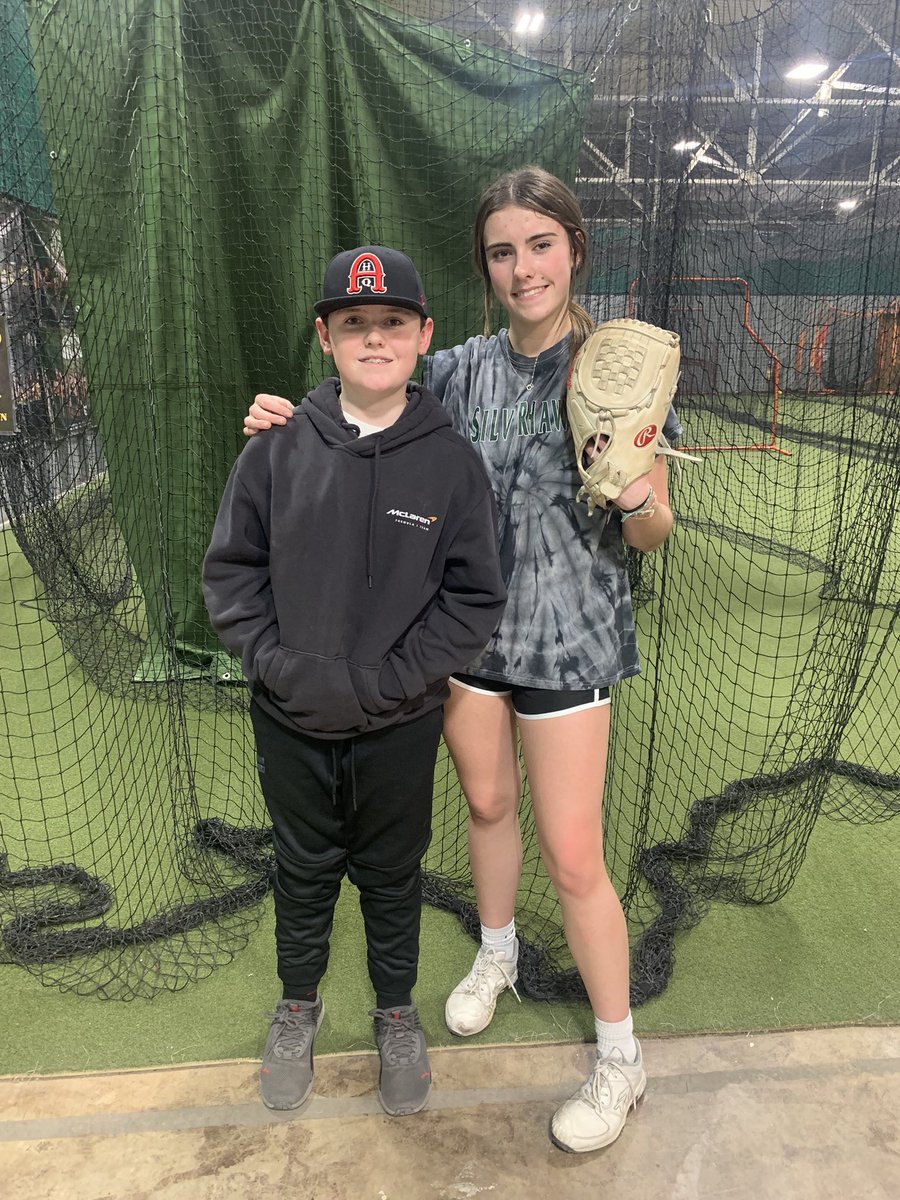 Got a good pitching lesson in with this stud! Awesome job Kyle; you did great catching! #bestbrotherever  @CoachSelena20 @curtcarby @SilverHawkSball @AthletesHQ2 @CoastRecruitsSB @ccprospects23 @UACoachMurphy @NCAASoftball @Now_D1 @TopPreps @ExtraInningSB @Sports_Recruits