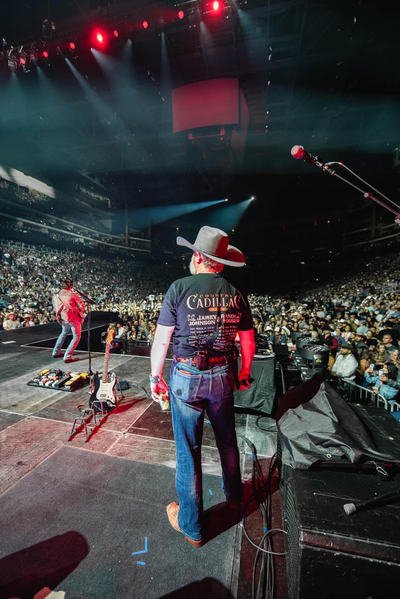 JRTheHandler's tweet image. ⚡️