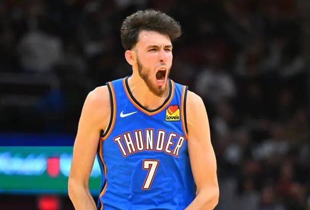 Fullcourtpass's tweet image. Chet Holmgren tonight:

18 Points
13 Rebounds
5 Blocks
53% FG
3/4 3PM