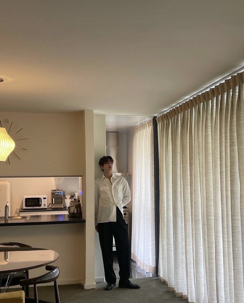 cewpics's tweet photo. Eunwoo IG update: 
“LA Photo book📗📘” https://t.co/WqV5IuzFQE