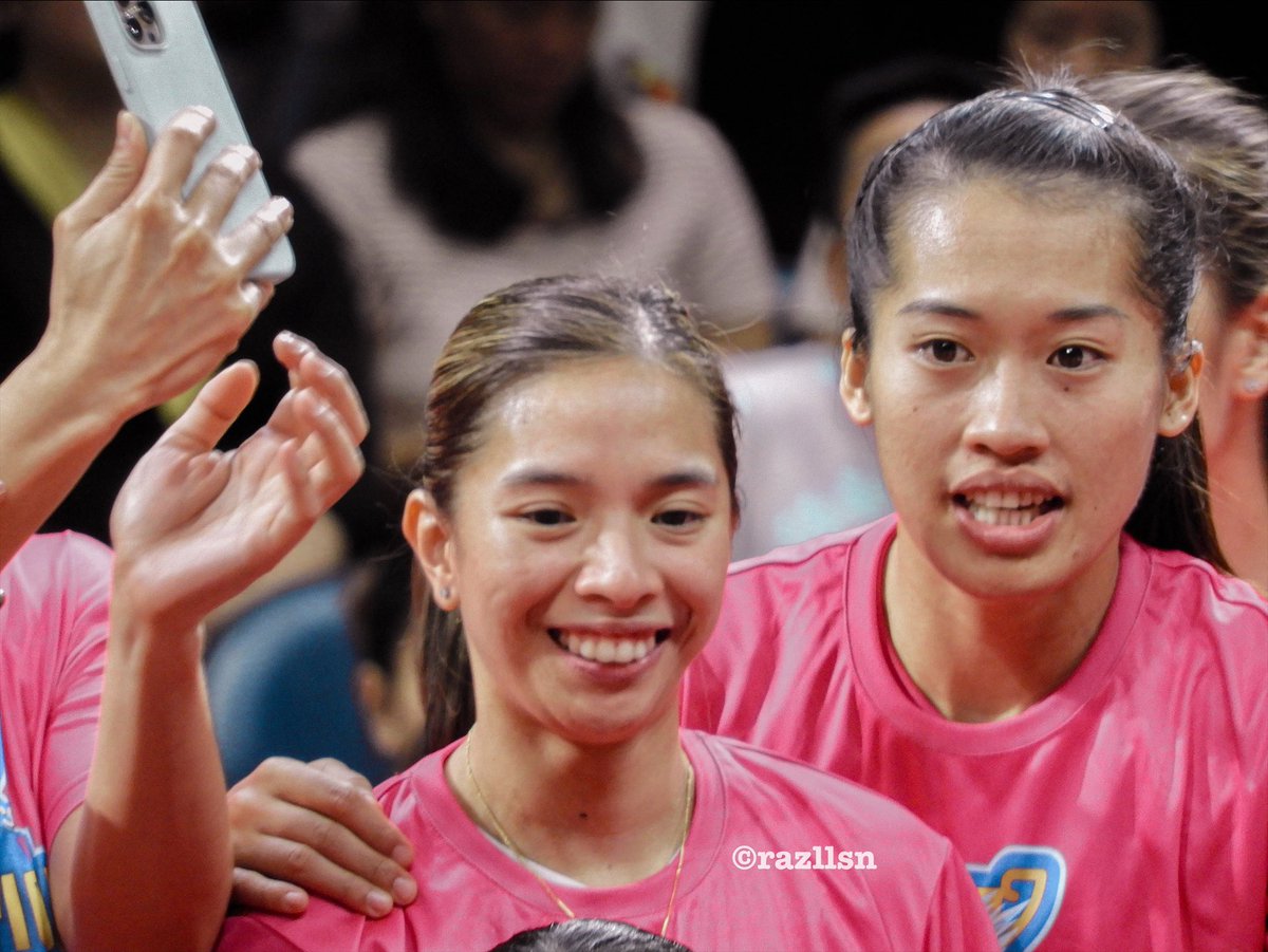 razllsnn's tweet image. Ella 🤝 Ponsie #TeamABS 😅💪🏻 My fav lowkey savage duo hahaha