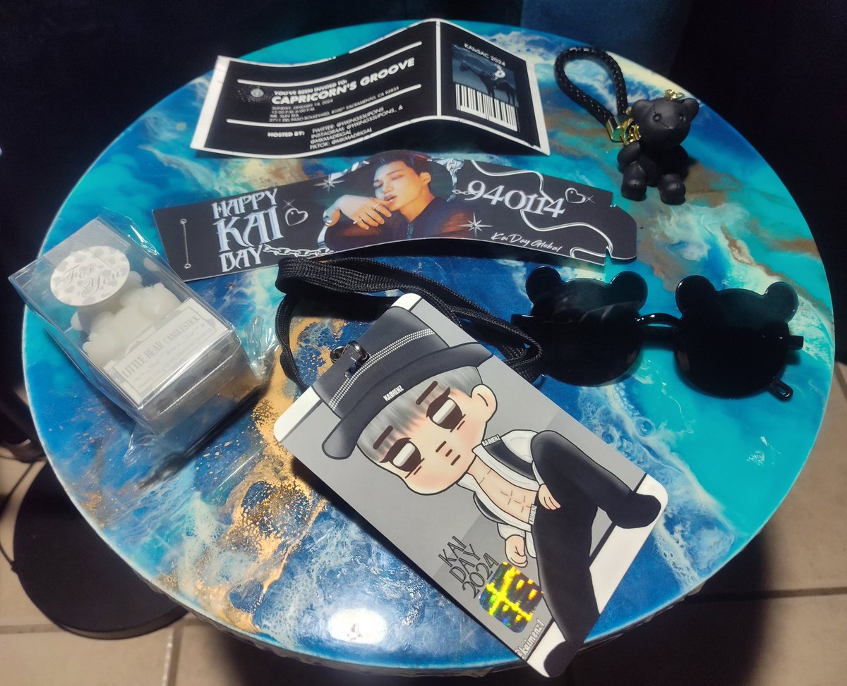 Thank you to <a href="/yixingsslipons/">. (see 📌)</a> for my Kaiday cupsleeve and freebies. All the extra little things made me super happy. Thank you soooo much ❤️🐻🧸 I had to work that day so I wasn't able to host or attend, this really cheered me up. Thanks