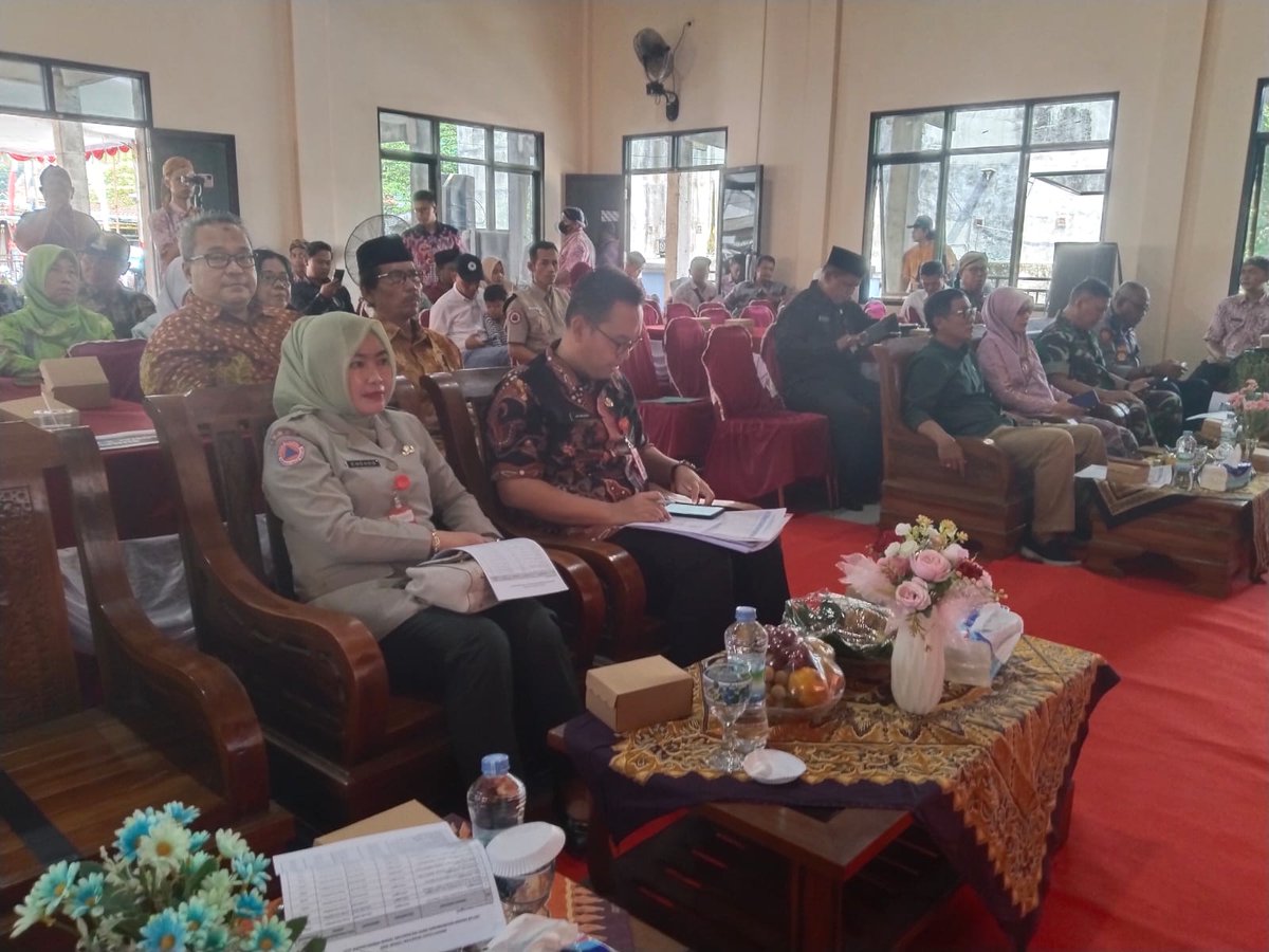 Ibu Kepala Pelaksana menghadiri Acara Deklarasi Desa Tangguh Bencana (DESTANA) Kecamatan Kedungjati di Gedung BPLKMD Kecamatan Kedungjati
01/02/2024

#bpbdgrobogan 
#destanakedungjati
#salamtangguhsalamkemanusiaan