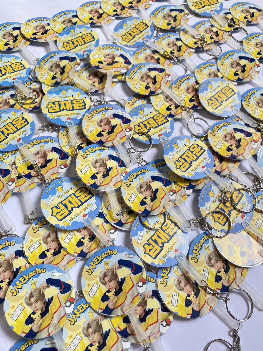 _jakeuluvr's tweet photo. ENHYPEN FATE IN NEW CLARK CITY FAN SUPPORT PROJECT FOR #JAKE BY @_yenicarteu ‼️

💛 JAKEKACHU MINI UCHIWA KEYCHAIN 💙 

— strictly 1:1 ratio
— open for trades
— will go priv on d-day

Mechanics: 
— mbf, like &amp; rt 

📍exact time &amp; loc tba 💛

#FATE_IN_NEWCLARKCITY https://t.co/7Hn152I7CW