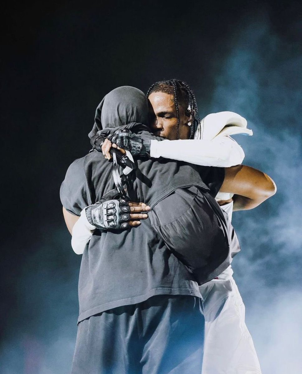 LaflameScott's tweet photo. We NEED a Travis Scott &amp; Kanye tour one day 💹🌵🙏 https://t.co/Kr30vjqYrU