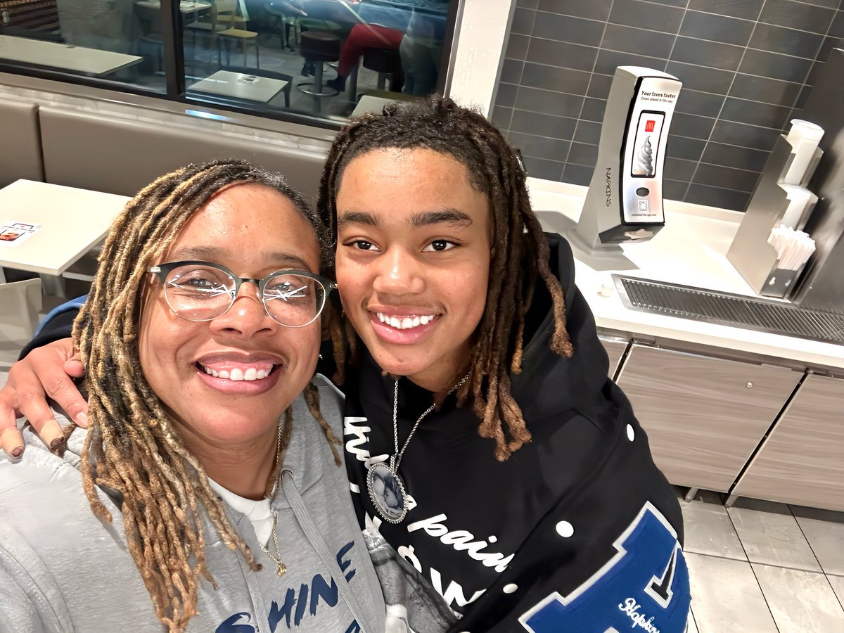 crissha's tweet photo. We celebrated our ๐ Girl today! ๐๐พ๐๐ Youโre FINALLY getting the recognition you deserveโผ๏ธ
#respecttheHop
#demroyalgirls๐๐๐๐
#mcdonaldsallamerican๐๐ @mcgiaiviA1 @HopkinGBB https://t.co/2OLMZ7hdx1