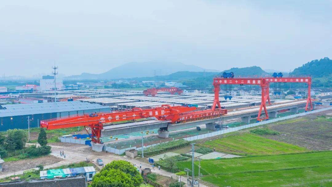 GlennLuk's tweet image. Scale in infrastructure can drive innovation and lower costs by changing the unit economics of fixed cost R&amp;amp;D.

Let’s take a look at how “Going Big” played out with HSR in China.