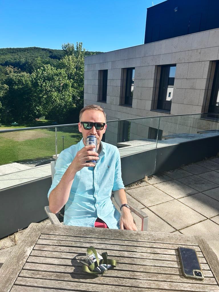 atthemicroscale's tweet photo. We were so fortunate to have Prof. Brad Ramshaw from @Cornell visit #TQM at @ISTAustria for several months during his sabbatical. 👨‍🔬 

Brad helped develop the lab, including new experimental techniques, and he also helped in the development…🧵

#atthemicroscale #ISTA #magnetlab https://t.co/ioJaPqimwv