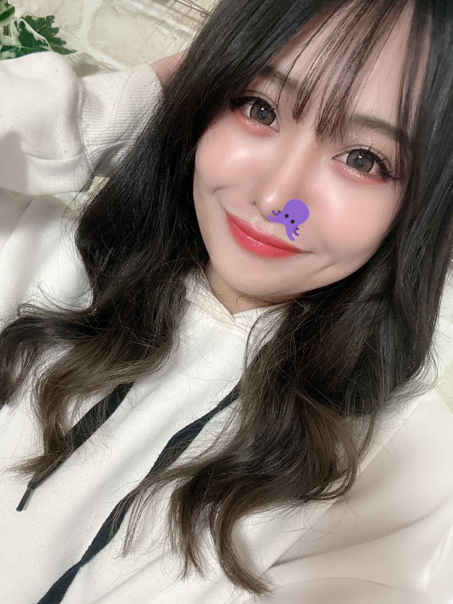 VIORANABENABE's tweet photo. 今日から私はP店員ではなくなりましたが、本当に沢山の素敵な思い出をありがとうございました！！
お店やフォロワーの皆様のおかげで、わたなべは世界一幸せなP店員でした！！
ずっと走り続けてきたので一旦少し休んで、憧れていたニートを満喫します！
このアカウントは継続するので心配しないでね！ https://t.co/vW801LaKaK