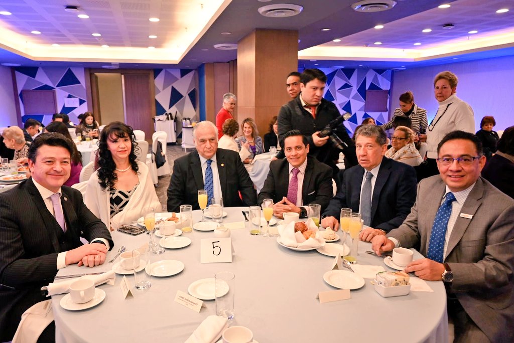 NexosTuristicos's tweet image. SECTUR FEDERAL TOMA PROTESTA A NUEVA MESA DIRECTIVA 2024 DE CONFETUR 

El secretario de Turismo del @GobiernoMX @TorrucoTurismo @SECTUR_mx, destacó que las mujeres talentosas, emprendedoras y competitivas, son ejemplo de empoderamiento, trabajo y productividad en el mercado