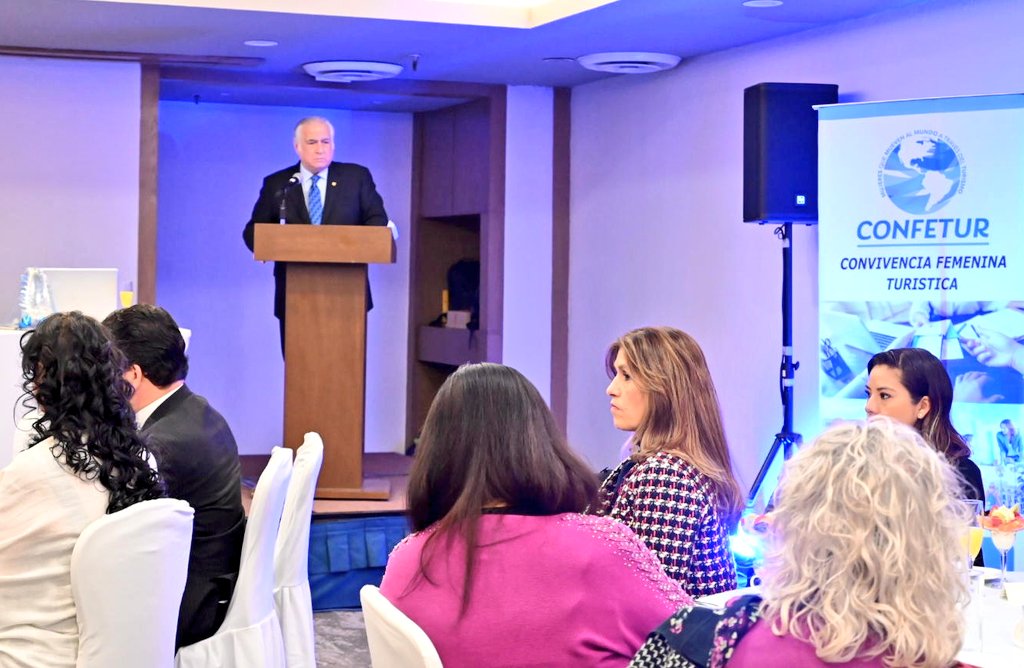 NexosTuristicos's tweet image. SECTUR FEDERAL TOMA PROTESTA A NUEVA MESA DIRECTIVA 2024 DE CONFETUR 

El secretario de Turismo del @GobiernoMX @TorrucoTurismo @SECTUR_mx, destacó que las mujeres talentosas, emprendedoras y competitivas, son ejemplo de empoderamiento, trabajo y productividad en el mercado