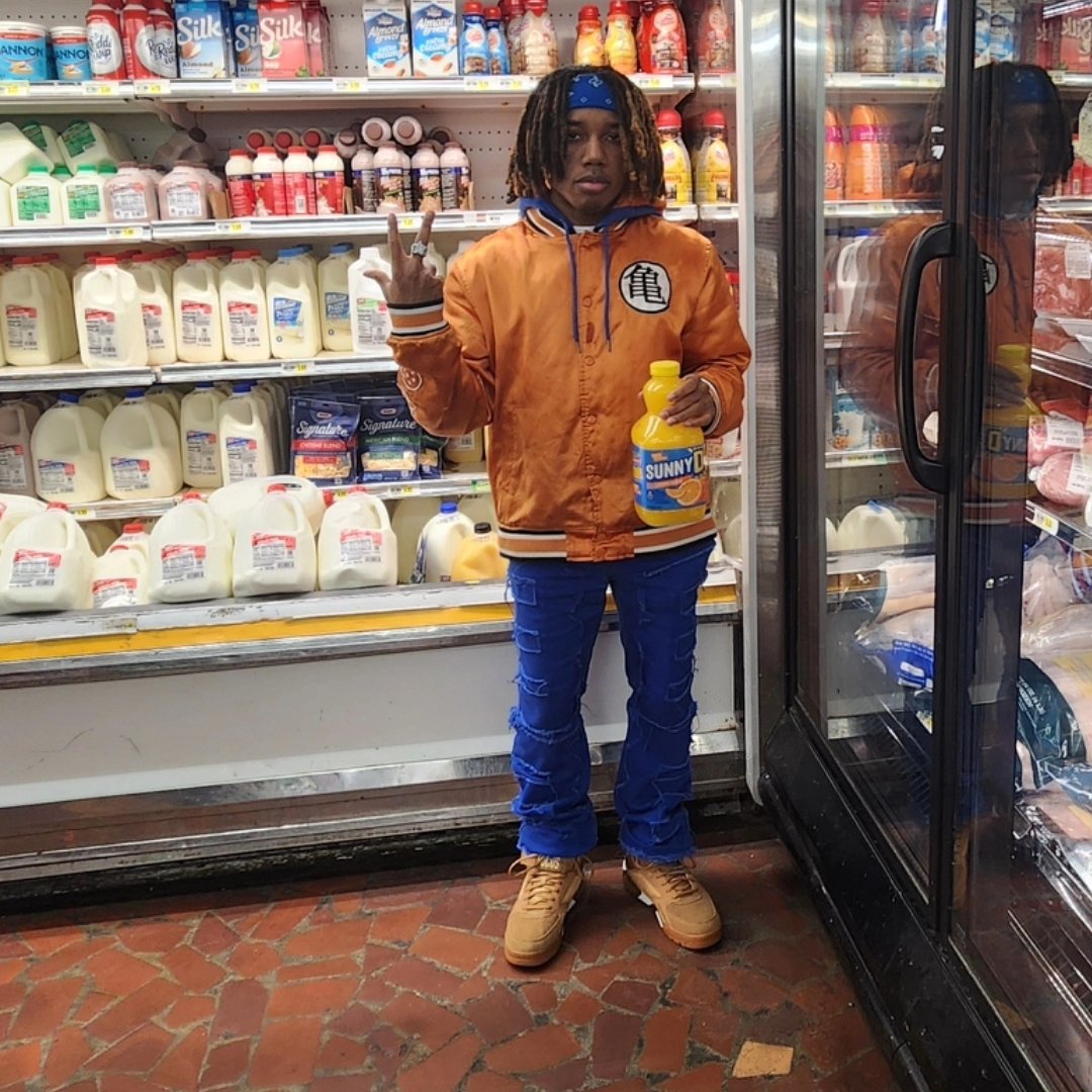 KeontaeSatcher's tweet photo. I can wear the same fit and still make it seem new ☀️♻️ https://t.co/KnARgeVBRw