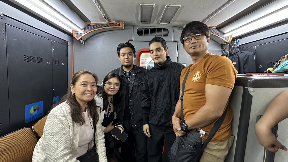 MomshieGracious's tweet photo. Ngayon pa lang makakapagpasalamat - sobrang puno ng puso ko seeing all of you last night! 😭
A’Tin, Hatdogs, Alagad - salamat sa pagsama sa kanilang musika. Sobrang salamat sa walang sawang pagmamahal at suporta! ❤️
Pagpalain po kayo ng ating Panginoon! 🙏

#PABLOXJOSUE https://t.co/ipVv4VYOtk