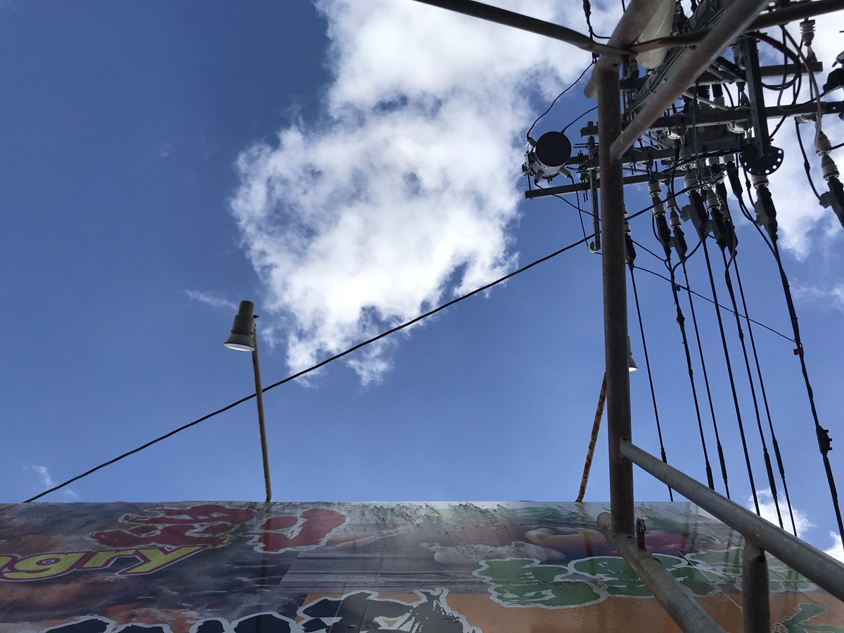 dokuon's tweet photo. 天気も良い
風も心地よい
そんな現場のお昼休憩 https://t.co/G2YODFFC0z