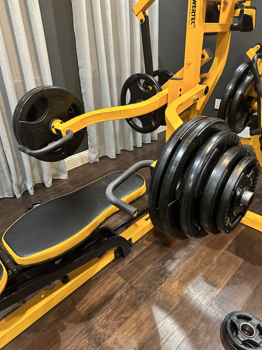 Sean_Hyman's tweet image. Just got an all-time high on bench press. 2 reps of 360lbs. #benchpress #workout