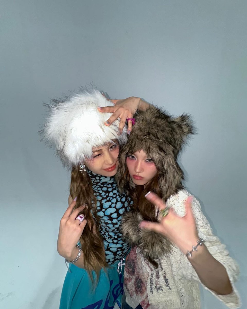 xgglobalworld's tweet photo. @xgofficial 🌬️🙈👯♀️
#XorGo #CHISA #XG https://t.co/q7CueEs6DR