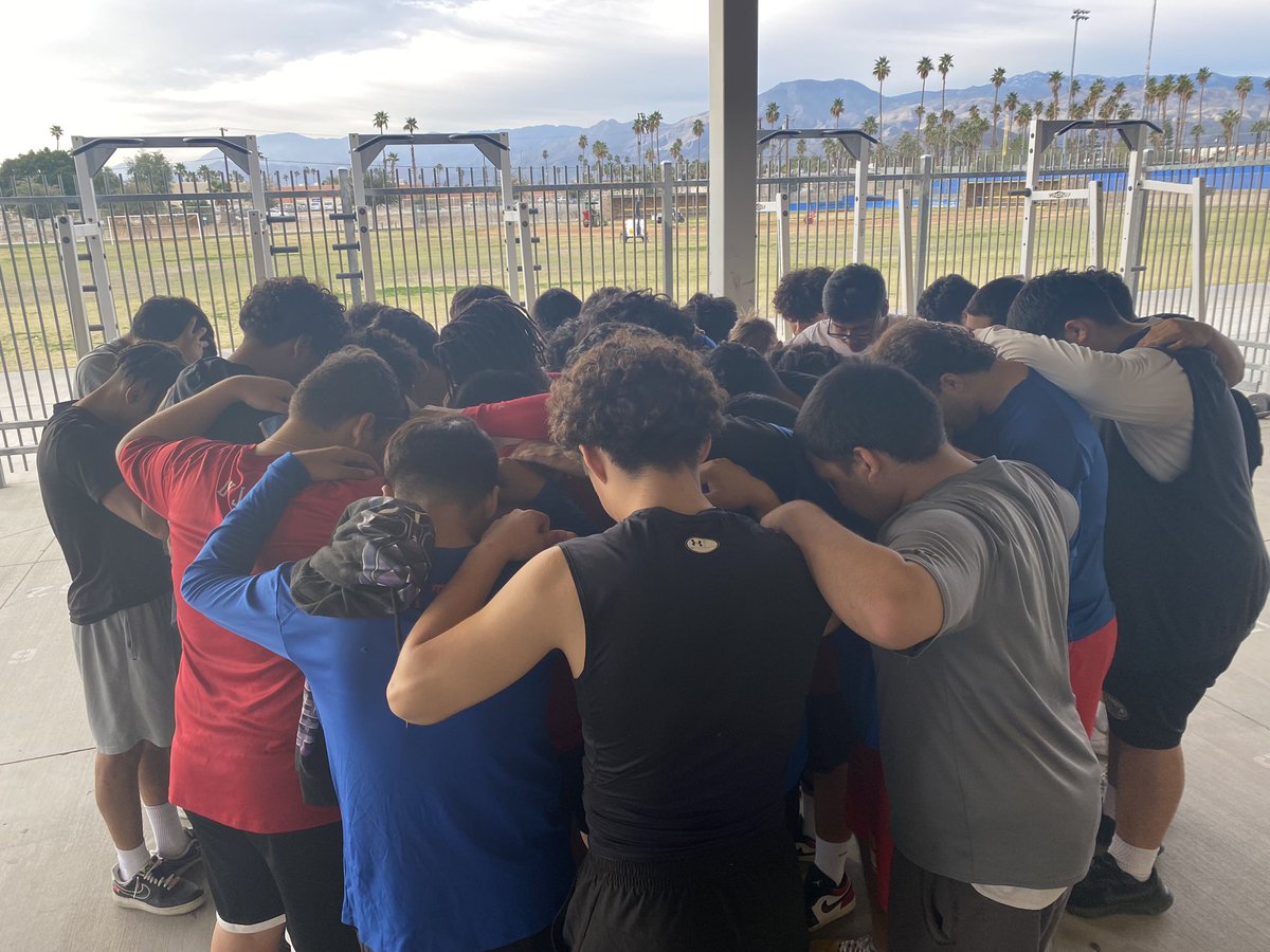centerlocked's tweet photo. 40 strong in the AM!
6AM Workouts gettin us right !!!
#ForIndio #TheFamily
@IndioHS_Sports https://t.co/xWpCAXkcp6