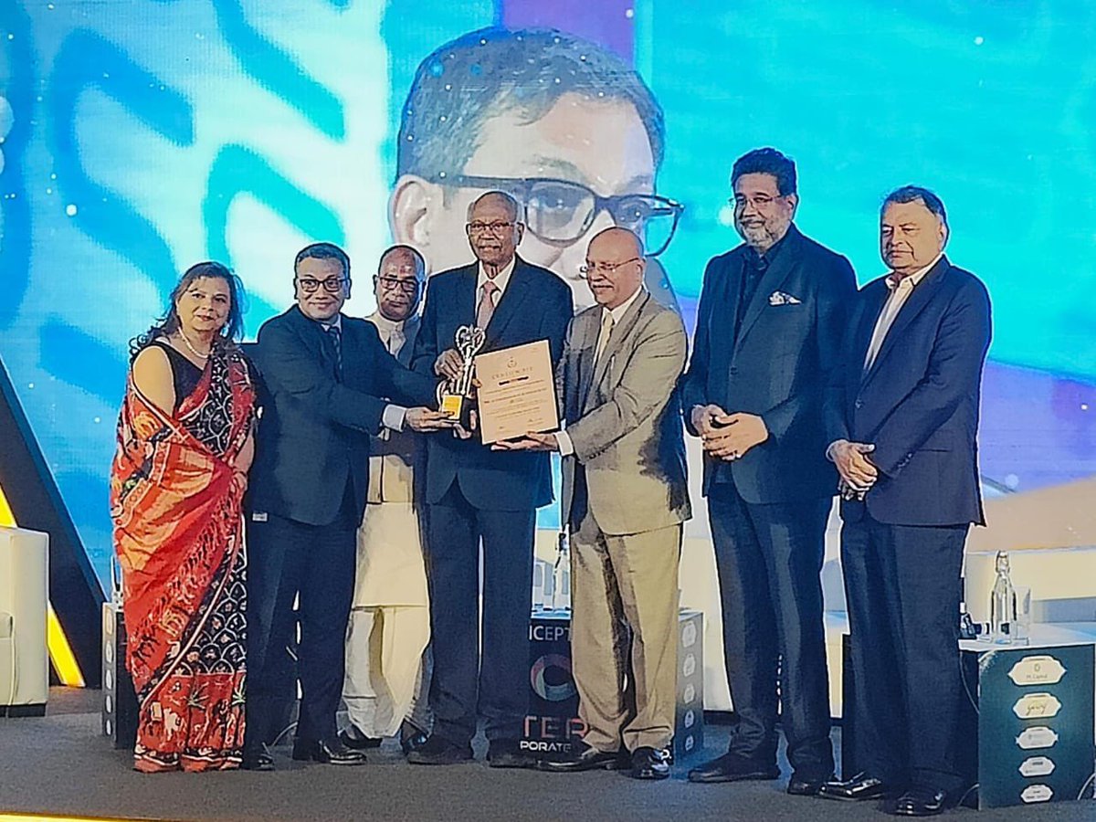 Proud moment for @BSEIndia Mr. Sundararaman Ramamurthy, MD & CEO, BSE, honoured 'Outstanding CEO of the Year in Capital Market - 2023.