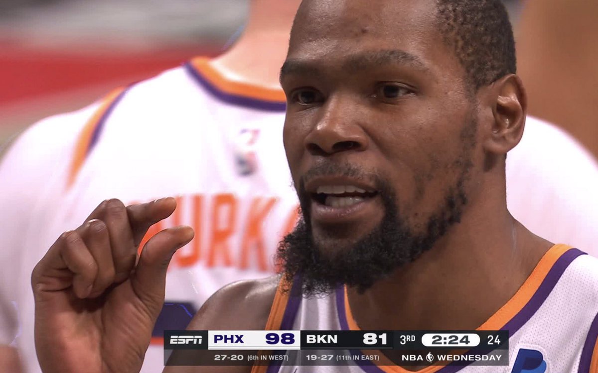 Vannq12's tweet photo. @SixersShowYo @BleacherReport *any other players* that’s cold 😮‍💨

When Booker does it it’s “front running” https://t.co/D3HKbFQgnX