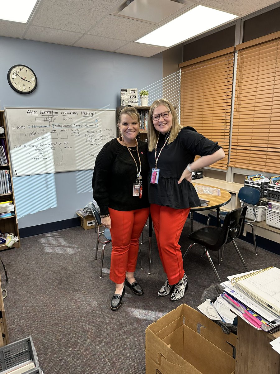 I enjoyed visiting with these great educators today while visiting Elm Grove. Loved hearing about WINNiNG data at mid year assessment time. #fortproud #onedistrictoneteam #kidsdeserveit <a href="/CaseyKuska/">Casey Kuska</a> <a href="/MrsLizzyOgle/">Lizzy Ogle</a> <a href="/sarahsteffens4/">Sarah Steffens</a>