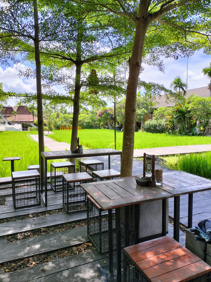 copan81233321's tweet image. ハノマン通りでひときわ目立つお洒落すぎるカフェ。
エスプレッソアボカドなる物を初めていただきました。

#PISON