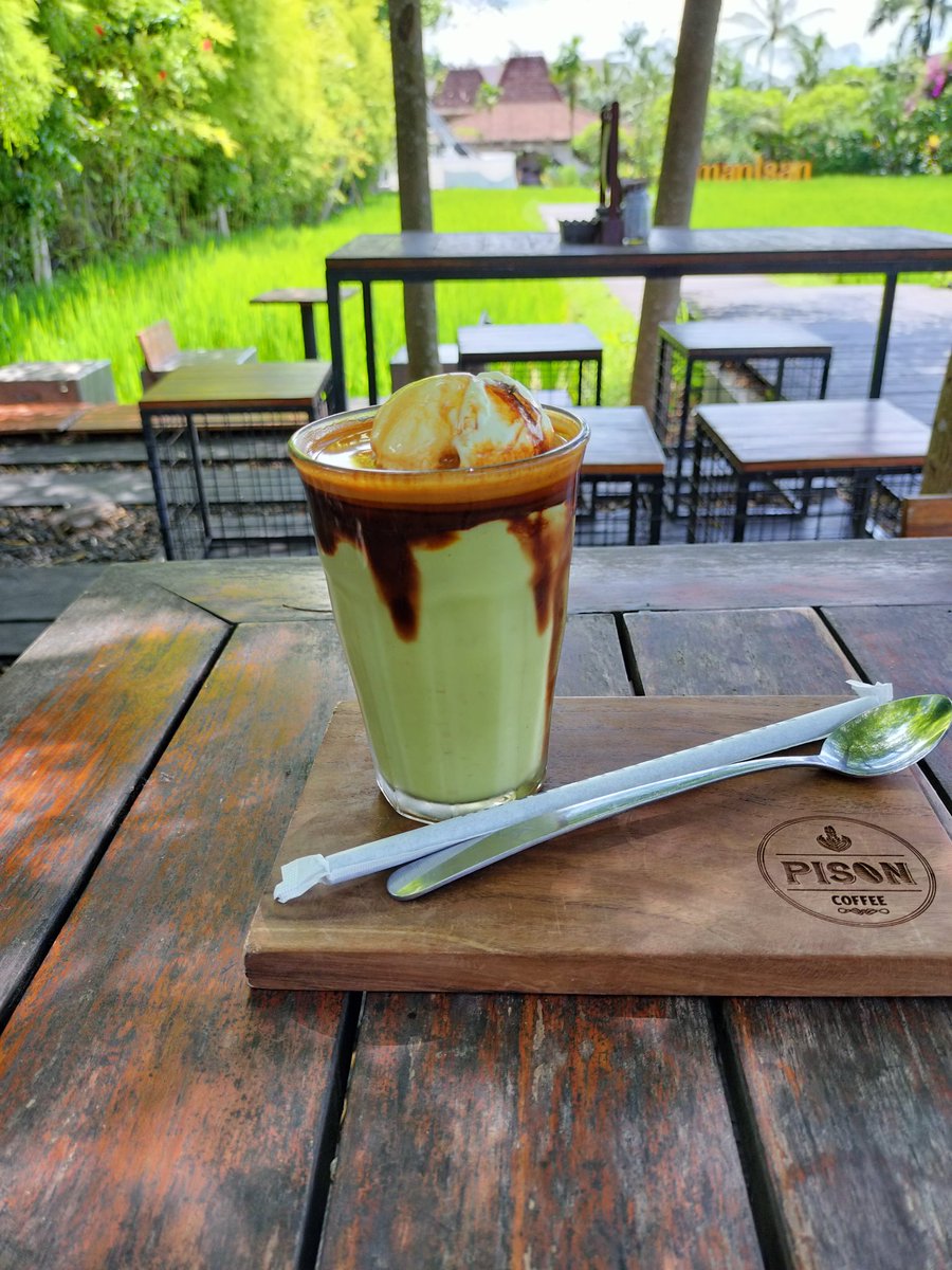 copan81233321's tweet image. ハノマン通りでひときわ目立つお洒落すぎるカフェ。
エスプレッソアボカドなる物を初めていただきました。

#PISON