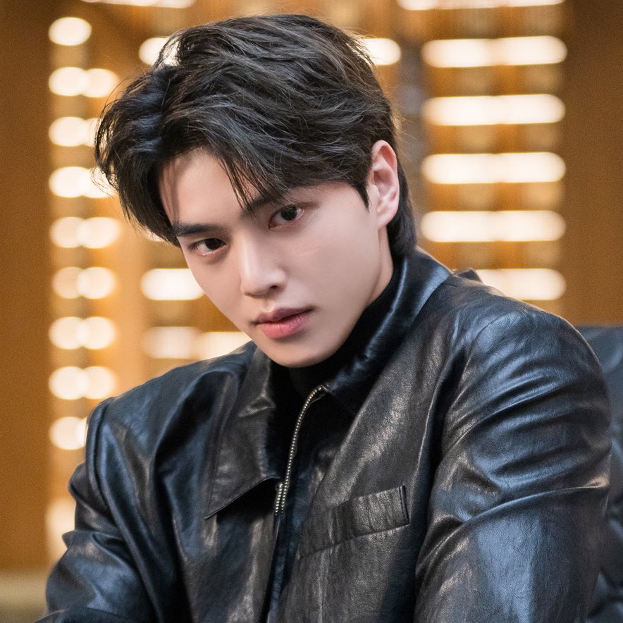 NJHIST0RY's tweet photo. Realizing that Dohee would always be fated to be with jeong guwon in every other universe, like imagine having a crush on Dohee and your opponent is a Hot 200+ year old demon but also whose permanent job is being her nampyeon, no one can stand a chance tbh 

#MyDemon https://t.co/fojoYDgGcT