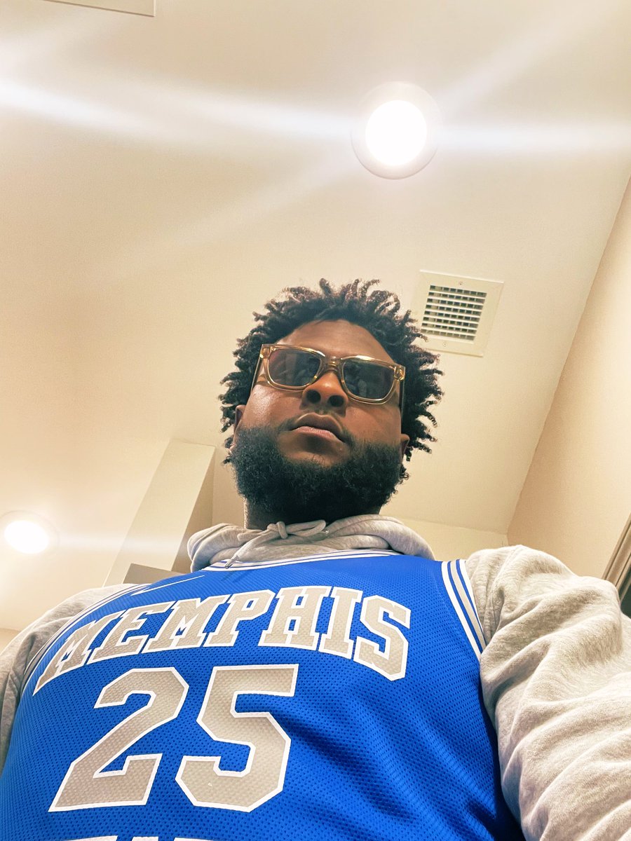 Jamel_Montalban's tweet photo. Rare selfie #GoTigersGo #MemphisState https://t.co/wqW5Ou3LIT