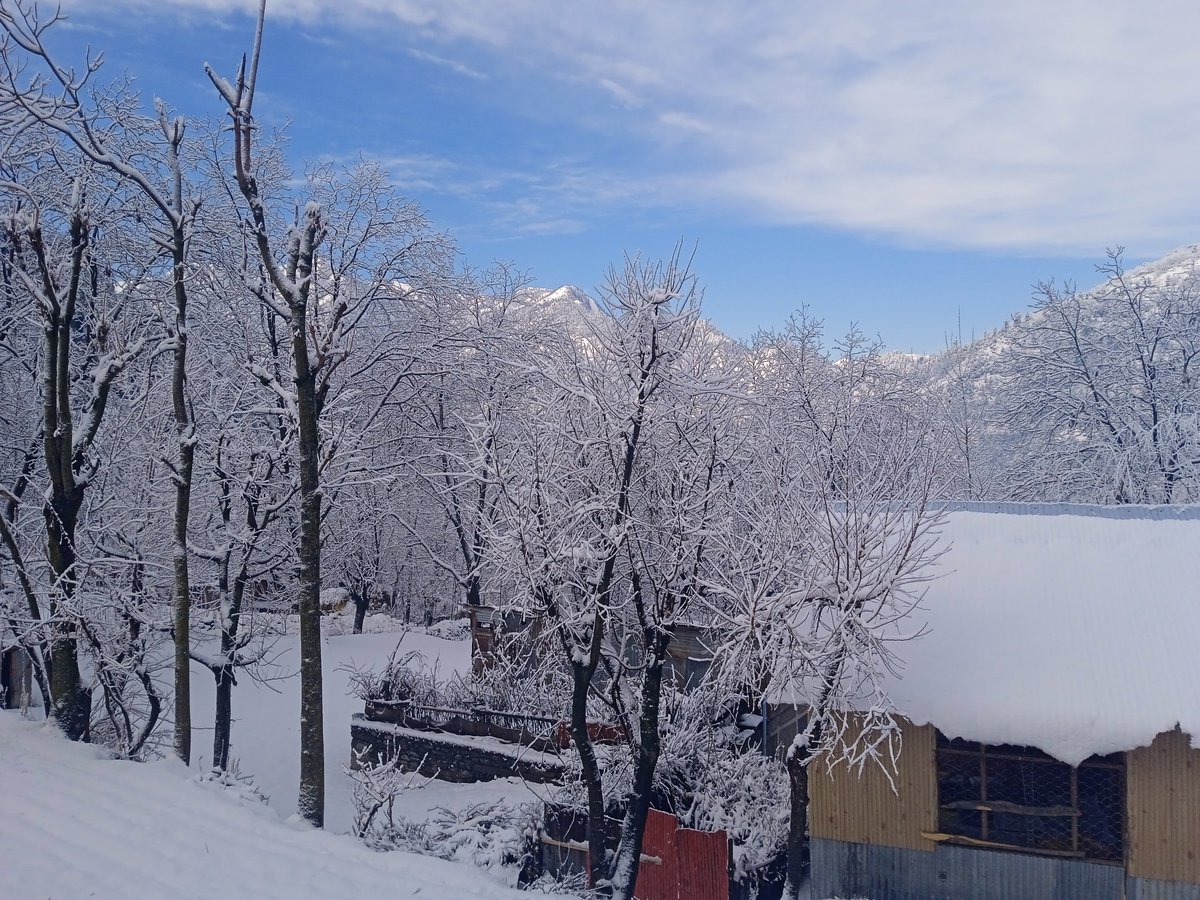 AsjidMagry's tweet photo. #snowfall #coldwinter #karnah https://t.co/64KNgN5AN8