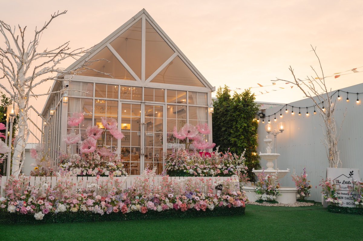 TripleclickTH's tweet photo. “ฟลุ้ค- ณธัช” หวานกรุบ!!! เนรมิตคาเฟ่ ธีม Garden of Love รับวาเลนไทน์ ด้วยดอกไม้จากแฟนคลับ

อ่านเพิ่มเติม📍https://t.co/ajbzd09hMK

#เจ้าแก้มก้อน #Fluke_Natouch #TheLittleWhiteHouseCafe https://t.co/QxkUPa3pR9