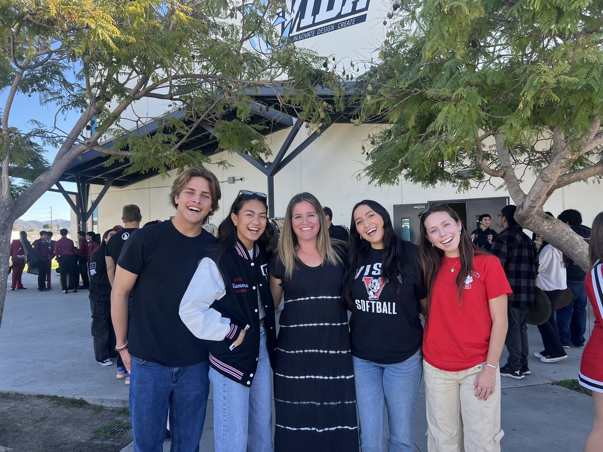 Michelle Ryan tweet media