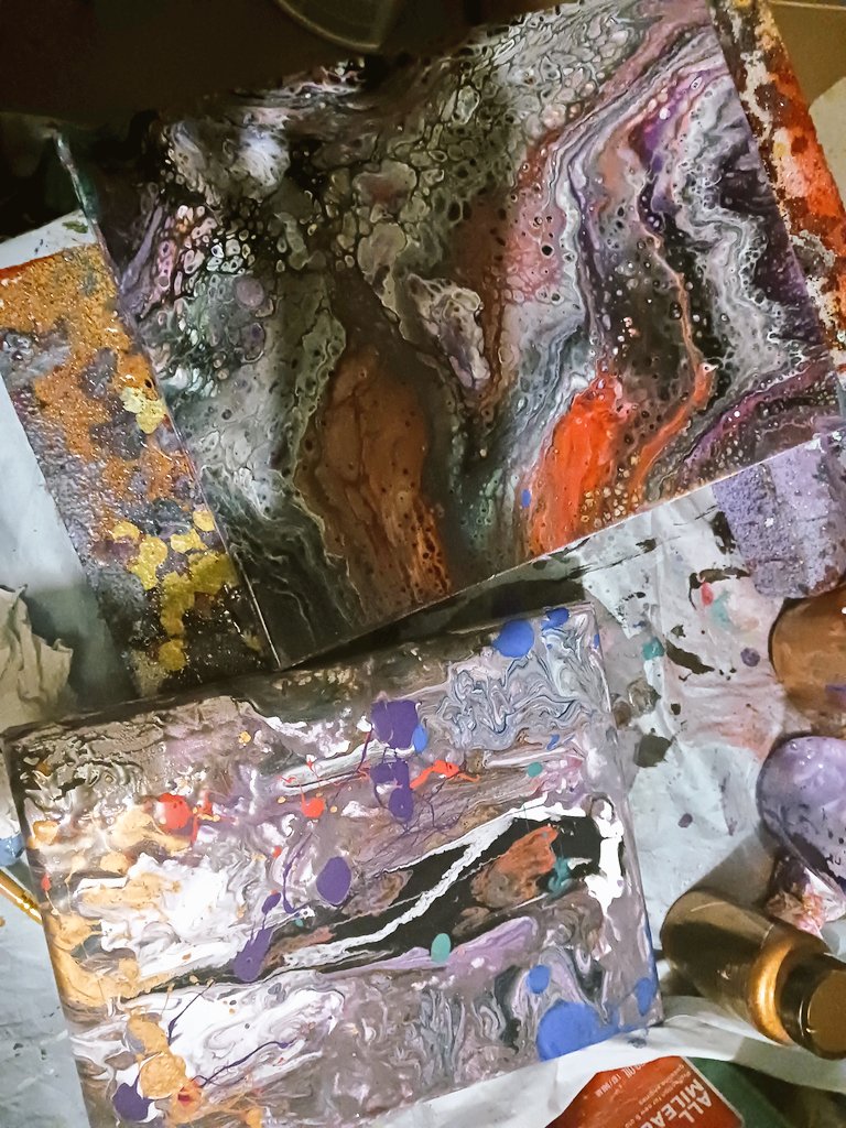 MinxyMisty's tweet photo. I just got finished making a friend a #painting. I call it, My Funny Valentine, for the #acrylicpour, #acrylicpainting, #acrylic #pour, #pours, & the partial #splatterpainting, ##splatter, #paint, partial acrylic pour with the man in it! The haunting figure, I call, The Man with https://t.co/DVmRuRxekz