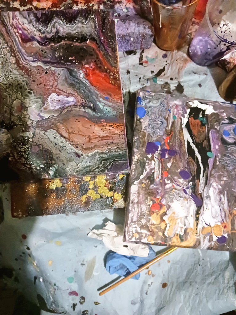 MinxyMisty's tweet photo. I just got finished making a friend a #painting. I call it, My Funny Valentine, for the #acrylicpour, #acrylicpainting, #acrylic #pour, #pours, & the partial #splatterpainting, ##splatter, #paint, partial acrylic pour with the man in it! The haunting figure, I call, The Man with https://t.co/DVmRuRxekz