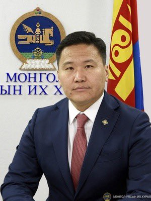 nadamnportal's tweet photo. Хэдэн тэрбумаар нь хусчихсан хүнд 3 жил суугаад гараад ирэхэд юу ч болохгүй лдээ. Нуусан мөнгөөрөө тансаглаж байгаад л гарч ирнэ. Ялын бодлого багадаад байна даа. https://t.co/nR6MzIMWER