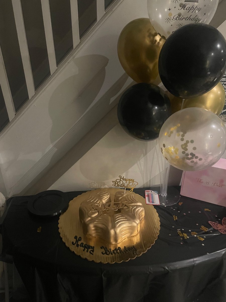 Mimi_Baby33's tweet photo. My birthday cake https://t.co/H2IdcswZ9D