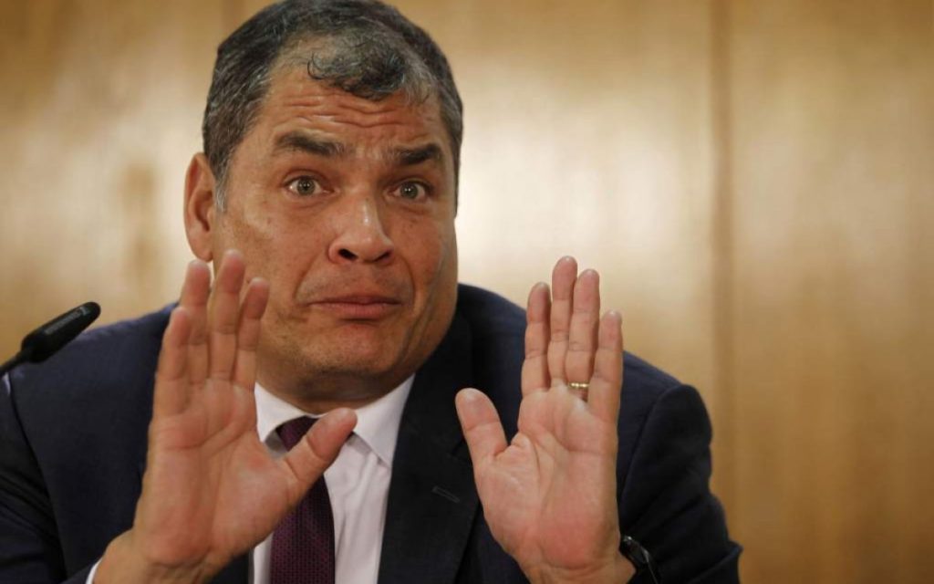 ElDatoEcua's tweet photo. #ElDato 🇪🇨 El expresidente Rafael Correa dejó una deuda de 41.000 millones al país. 

Es necesario para el país que el Banco Central dé a conocer todos los nombres de las personas que encabezaron el Comité de Deuda durante el gobierno de Rafael Correa. 

Cabe recalcar que el presidente de la República es quien encabeza el Comité. El país quedó endeudado, disfrazaron las deudas con el nombre de "preventas", que se hicieron a China con el petróleo, por poner un ejemplo.