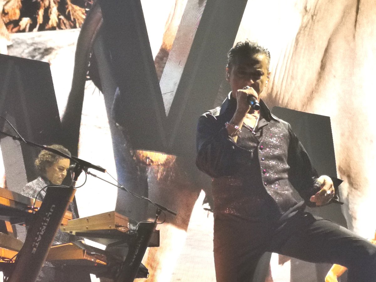 ivodmode's tweet photo. DEPECHE MODE - GLASGOW https://t.co/aeoks5Leyu