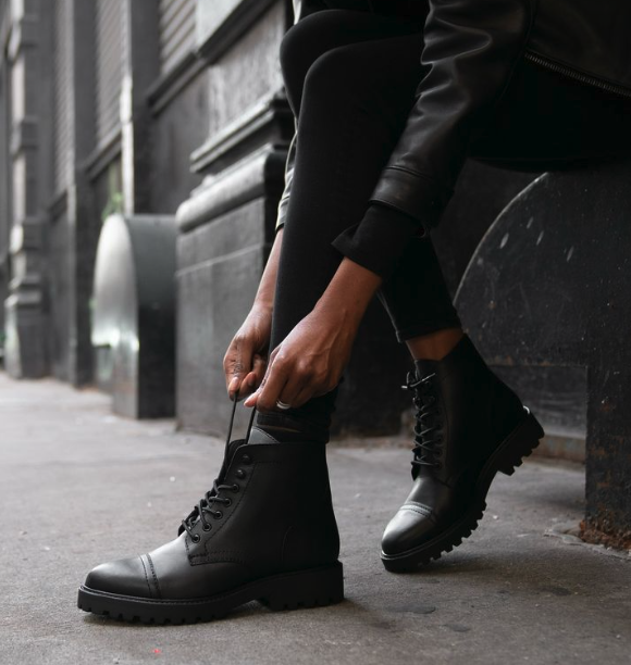Storm’Queen’ Of The Week 🫡💯
📸: @ishgarrido
#ThursdayBoots #WomensBoots #BlackLeather #WomensStyle #WinterBoots