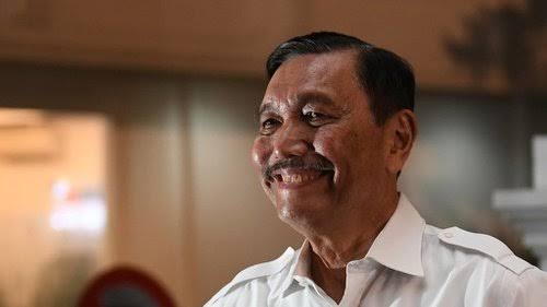 Memutuskan ikut gerakan #AsalBukan02 itu bisa cukup dengan satu alasan sederhana tapi krusial, yaitu tidak ingin melihat muka ini lagi ada di pemerintahan, memonopoli segala urusan, menjadikan negara sebagai perusahaan, dan terus memperluas jaringan bisnisnya.